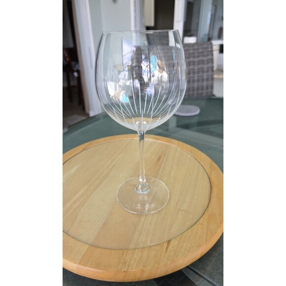 Lenox Spicy Balloon 9.5" Stemmed Red Wine Glass w Etched Design - Picture 3 of 5